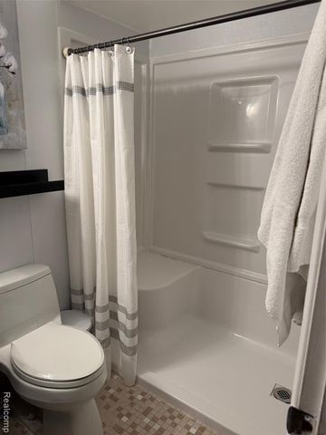 25348 Franklin Terrace, South Lyon, MI 48178