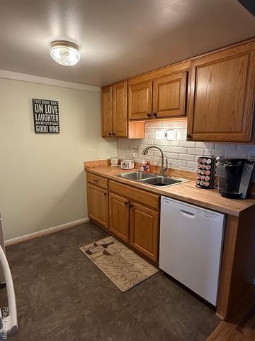 25348 Franklin Terrace, South Lyon, MI 48178