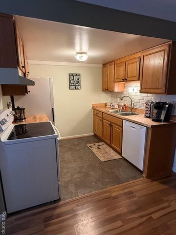 25348 Franklin Terrace, South Lyon, MI 48178