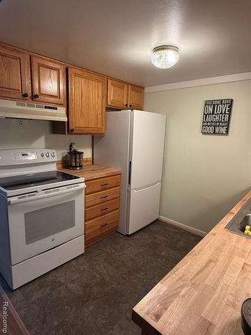 25348 Franklin Terrace, South Lyon, MI 48178