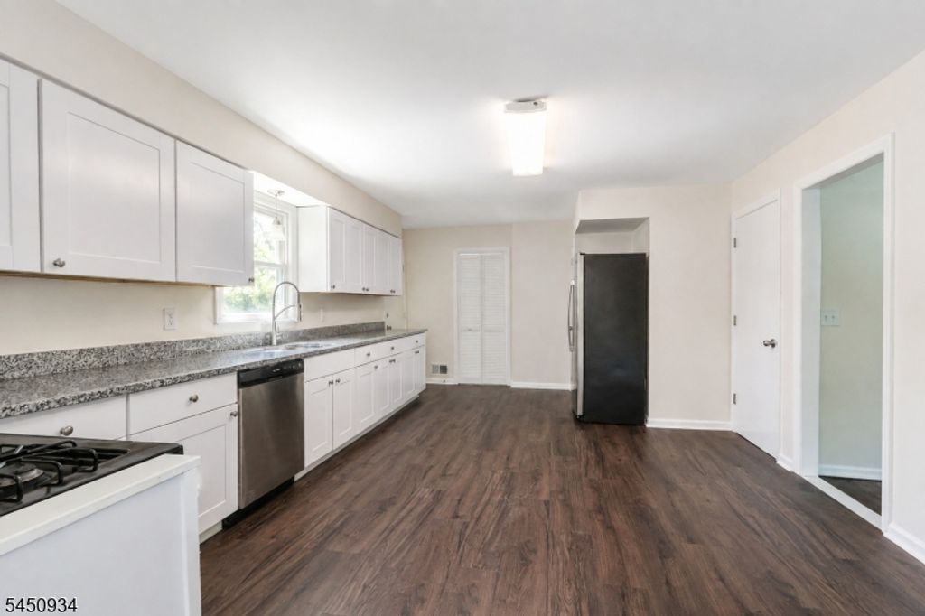 25 Lincoln Ave, Piscataway Twp., NJ 08854 — photo 5