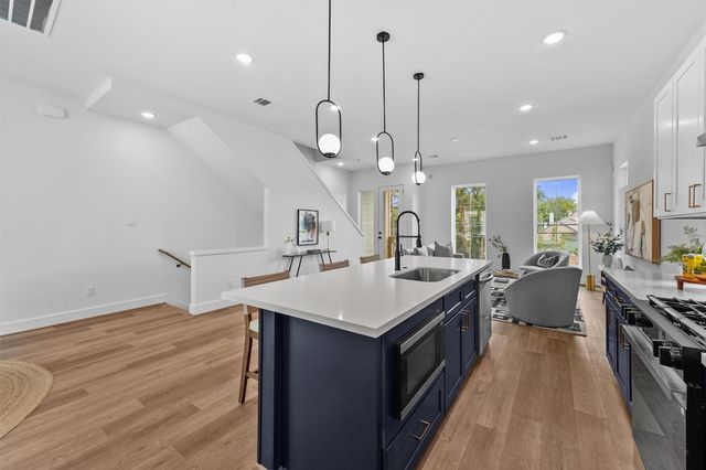 3903 Pinemont Drive A, Houston, TX 77018