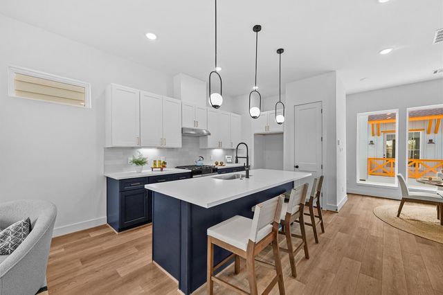 3903 Pinemont Drive A, Houston, TX 77018