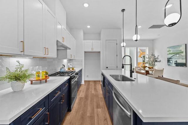 3903 Pinemont Drive A, Houston, TX 77018