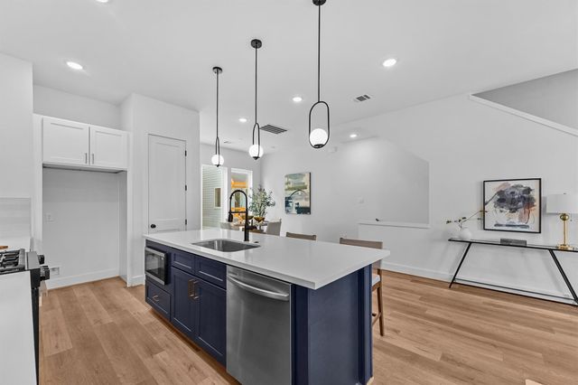 3903 Pinemont Drive A, Houston, TX 77018