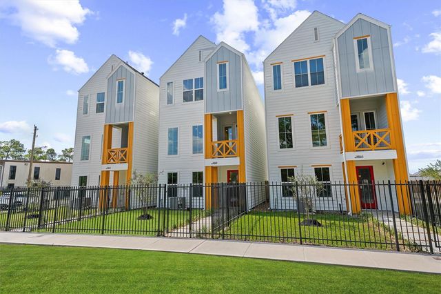 3903 Pinemont Drive A, Houston, TX 77018