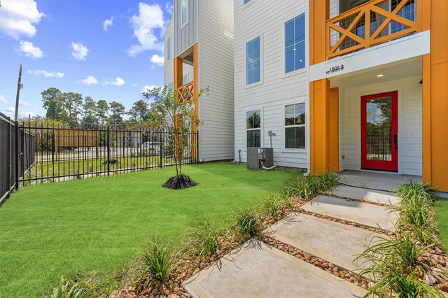 3903 Pinemont Drive A, Houston, TX 77018