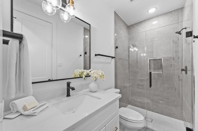 3903 Pinemont Drive A, Houston, TX 77018