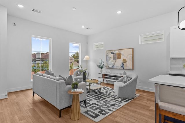 3903 Pinemont Drive A, Houston, TX 77018