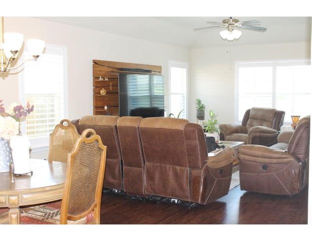 188 Beth Ann Loop LOOP, Taylor, TX 76574