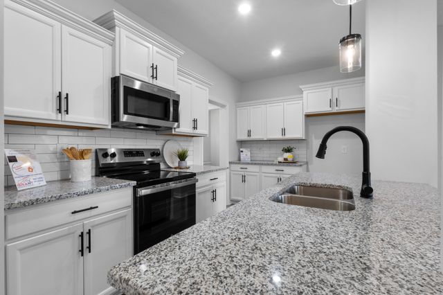 1192 Boulder Pass Rd, Clarksville, TN 37040