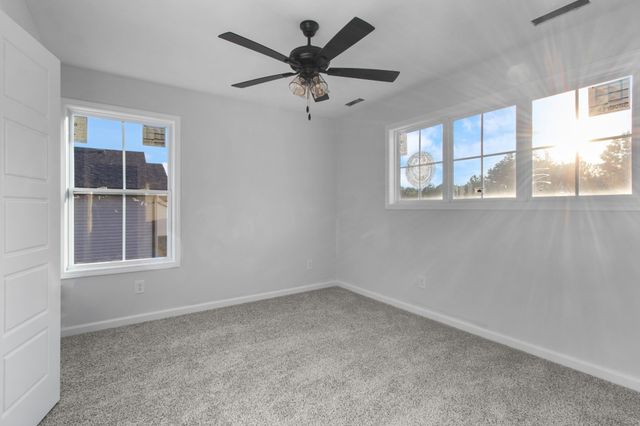 1192 Boulder Pass Rd, Clarksville, TN 37040