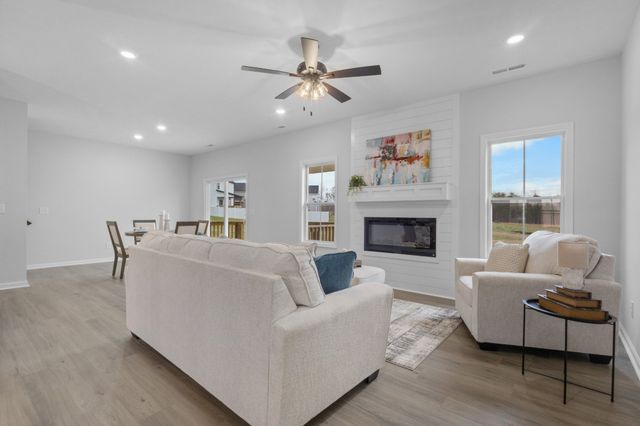 1192 Boulder Pass Rd, Clarksville, TN 37040