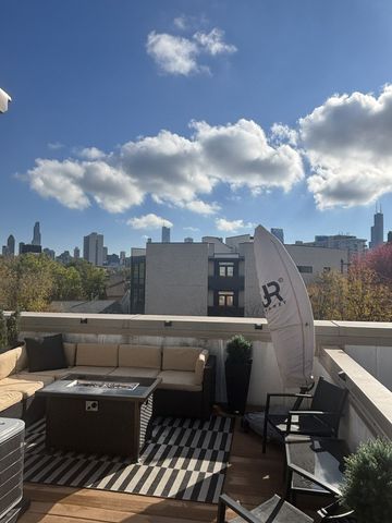 854 N Ogden Avenue, Chicago, IL 60642