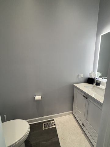 854 N Ogden Avenue, Chicago, IL 60642