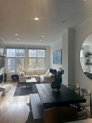 854 N Ogden Avenue, Chicago, IL 60642