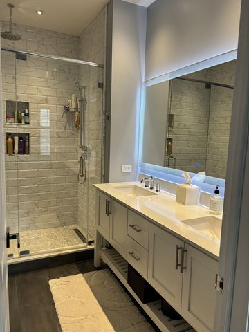 854 N Ogden Avenue, Chicago, IL 60642