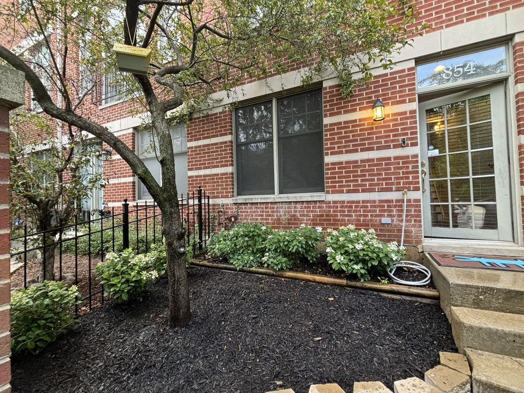 854 N Ogden Avenue, Chicago, IL 60642