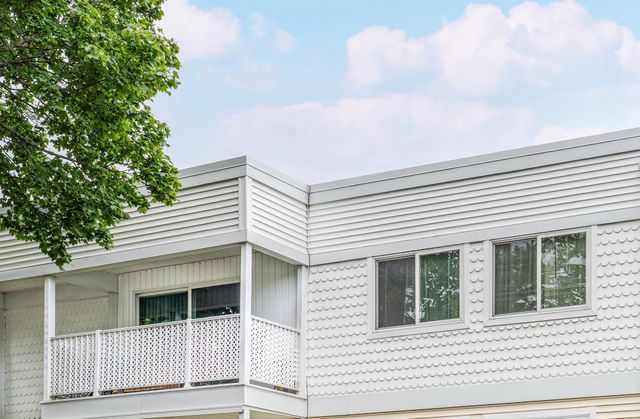 132 Demont Avenue E 326, Little Canada, MN 55117
