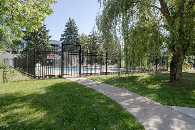 132 Demont Avenue E 326, Little Canada, MN 55117