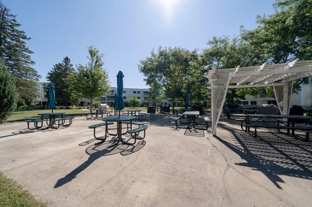 132 Demont Avenue E 326, Little Canada, MN 55117