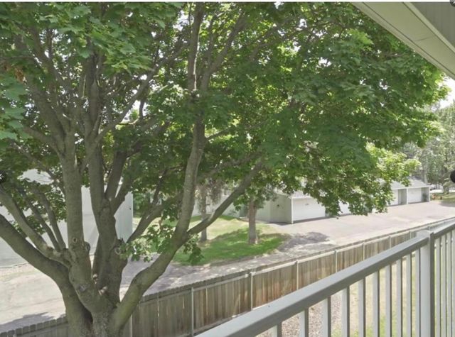 132 Demont Avenue E 326, Little Canada, MN 55117