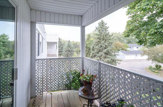 132 Demont Avenue E 326, Little Canada, MN 55117