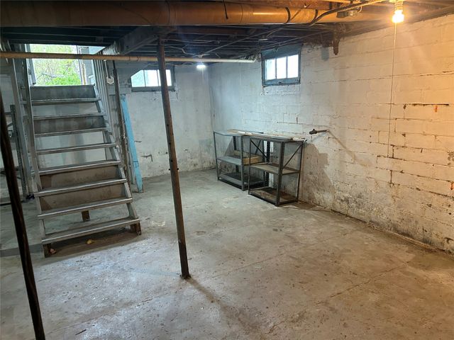 619 E 10th Street N, Newton, IA 50208