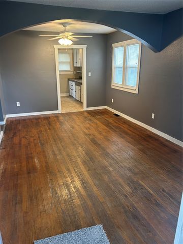 619 E 10th Street N, Newton, IA 50208