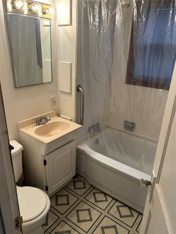 619 E 10th Street N, Newton, IA 50208