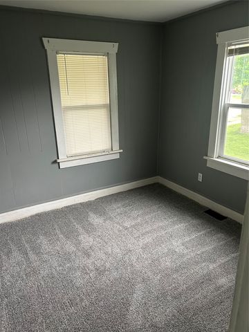 619 E 10th Street N, Newton, IA 50208