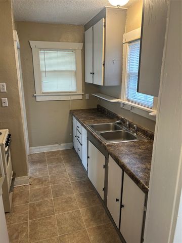 619 E 10th Street N, Newton, IA 50208