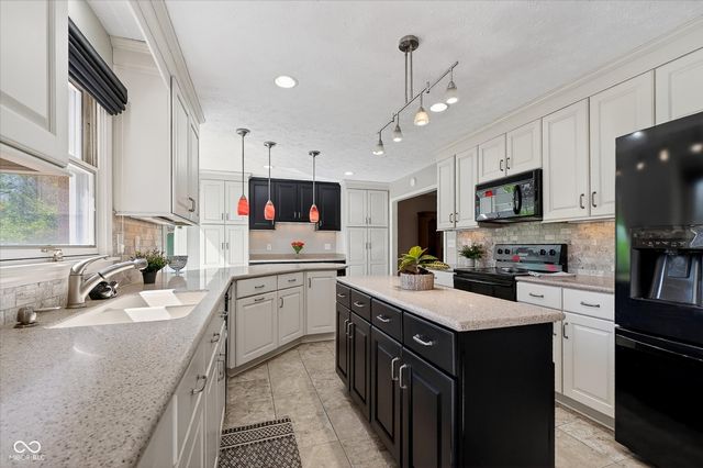 2427 Hawthorn Place, Noblesville, IN 46062