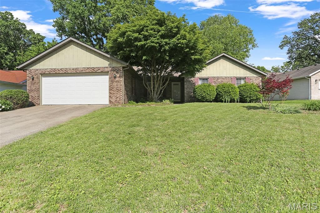 1841 Spruce Hill Drive, Belleville, IL 62221