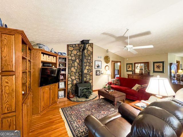 2117 W Grantville Road, Grantville, GA 30220