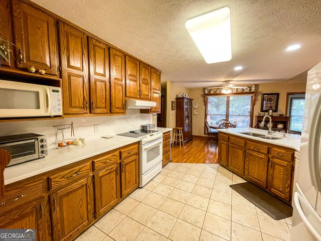 2117 W Grantville Road, Grantville, GA 30220