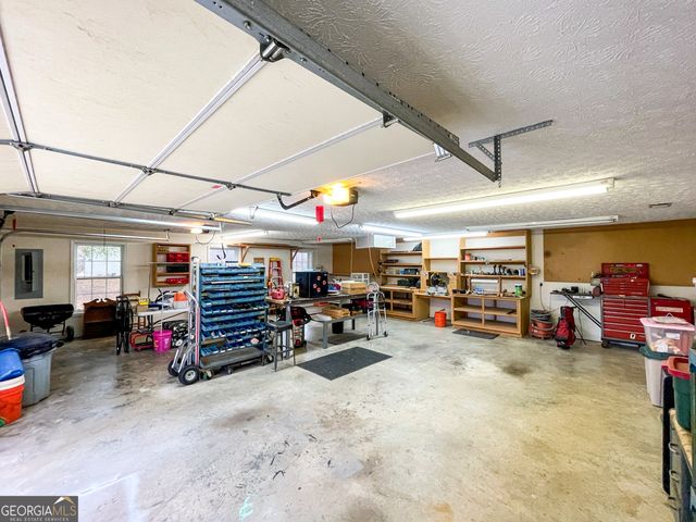 2117 W Grantville Road, Grantville, GA 30220