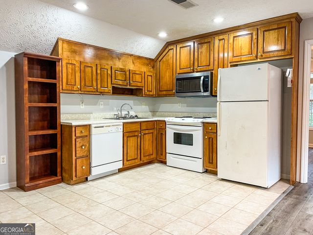 2117 W Grantville Road, Grantville, GA 30220