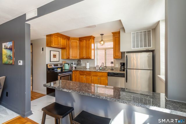 30 Outlook Avenue APT 104, West Hartford, CT 06119