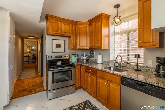 30 Outlook Avenue APT 104, West Hartford, CT 06119