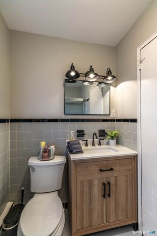 30 Outlook Avenue APT 104, West Hartford, CT 06119