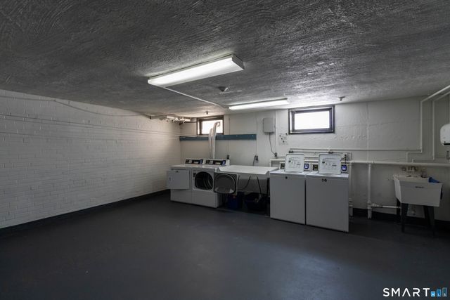 30 Outlook Avenue APT 104, West Hartford, CT 06119