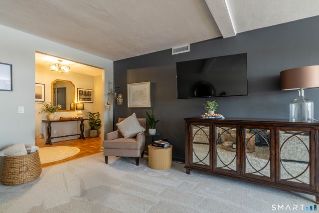 30 Outlook Avenue APT 104, West Hartford, CT 06119