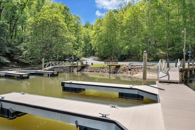 55 Walnut Trace DR, Hardy, VA 24101