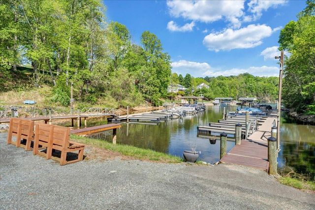 55 Walnut Trace DR, Hardy, VA 24101