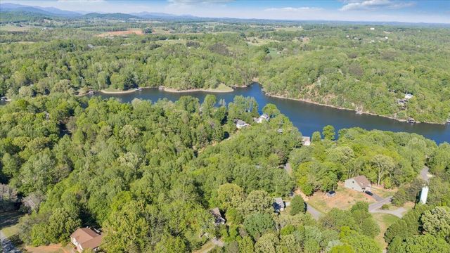 55 Walnut Trace DR, Hardy, VA 24101