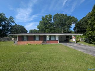 915 Cooper Lane, Hartselle, AL 35640