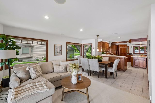 5573 Bartlett Boulevard, Mound, MN 55364