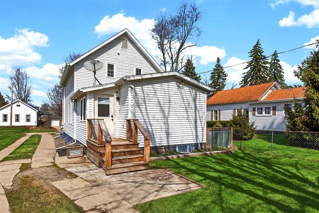 104 E Locust Street, Three Oaks, MI 49128
