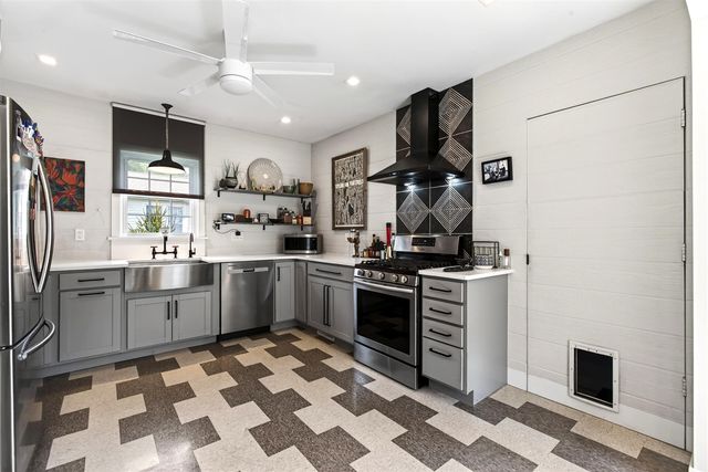 104 E Locust Street, Three Oaks, MI 49128